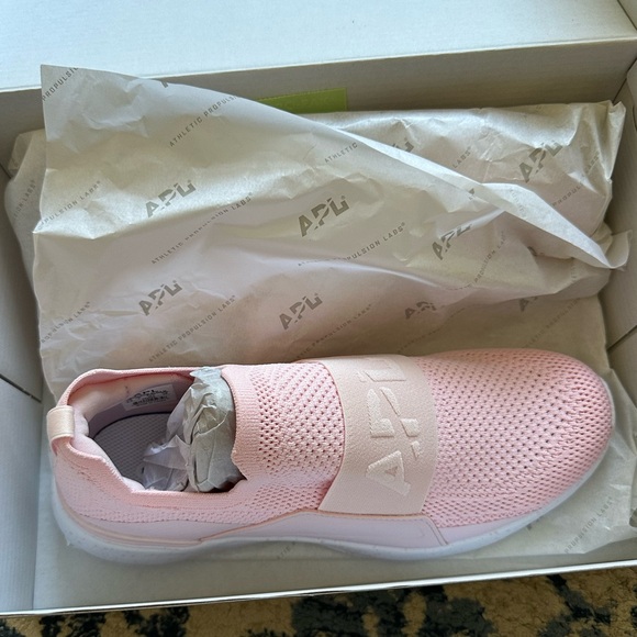 APL Women’s Techloom Bliss sneaker in Bleached Pink - Picture 2 of 5